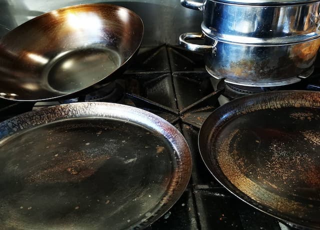 how to cook with carbon steel pans
